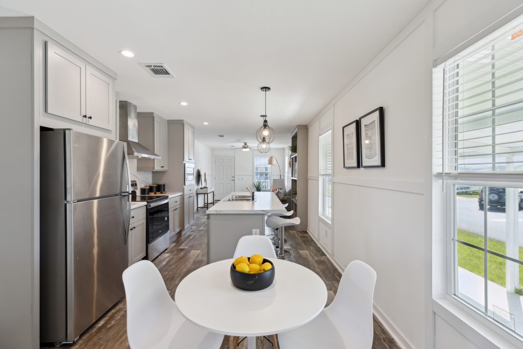 The Echelon - Kitchen/Dining